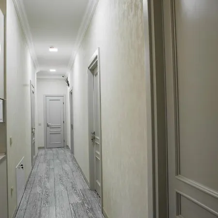 Mini Barvy Lvova On Hnatyuka St. 3*