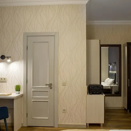 Mini Barvy Lvova On Hnatyuka St. Aparthotel