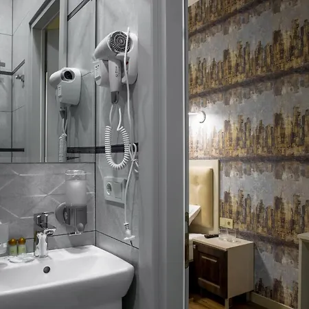 Aparthotel Mini Barvy Lvova On Hnatyuka St. 3*