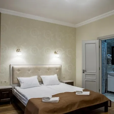 Mini Barvy Lvova On Hnatyuka St. Apart-hotel 3*