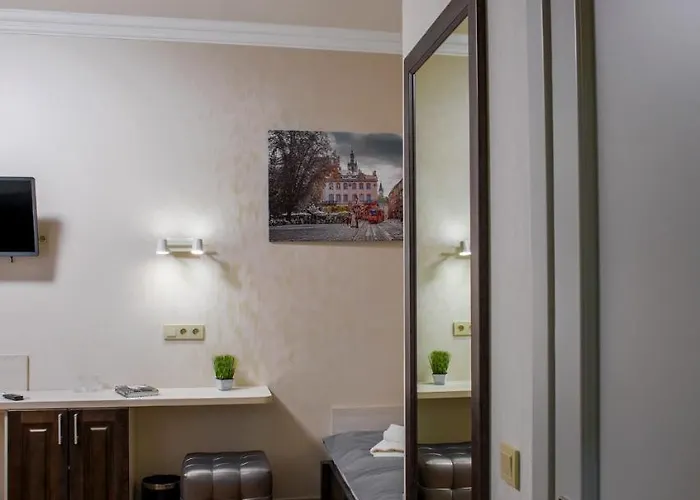 Mini Barvy Lvova On Hnatyuka St. 3*