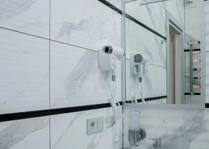 Ξενοδοχείο με διαμερίσματα Mini Barvy Lvova On Hnatyuka St. 3*