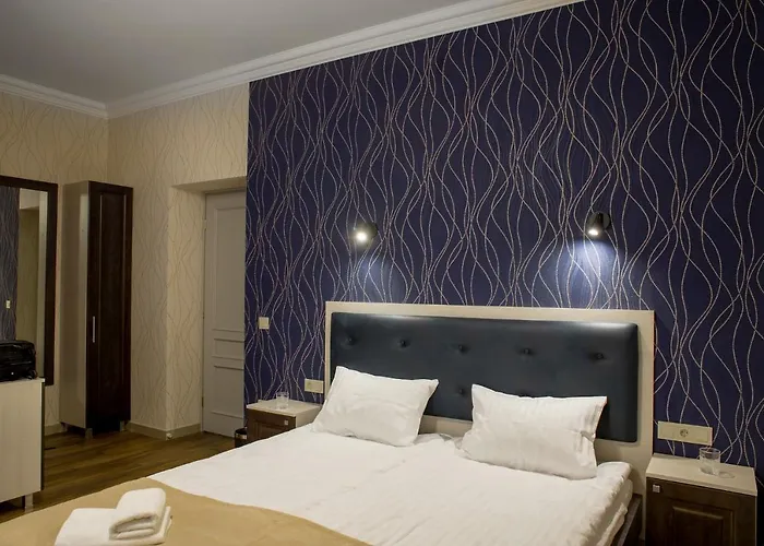 Mini Barvy Lvova On Hnatyuka St. Apartahotel 3*