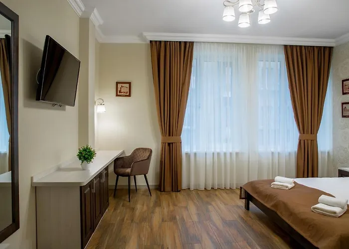 Mini Barvy Lvova On Hnatyuka St. Apartahotel 3*
