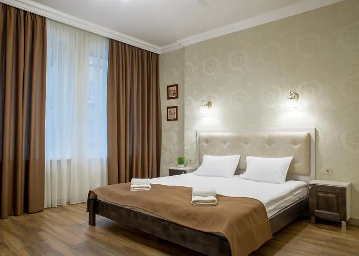 Mini Barvy Lvova On Hnatyuka St. 3*