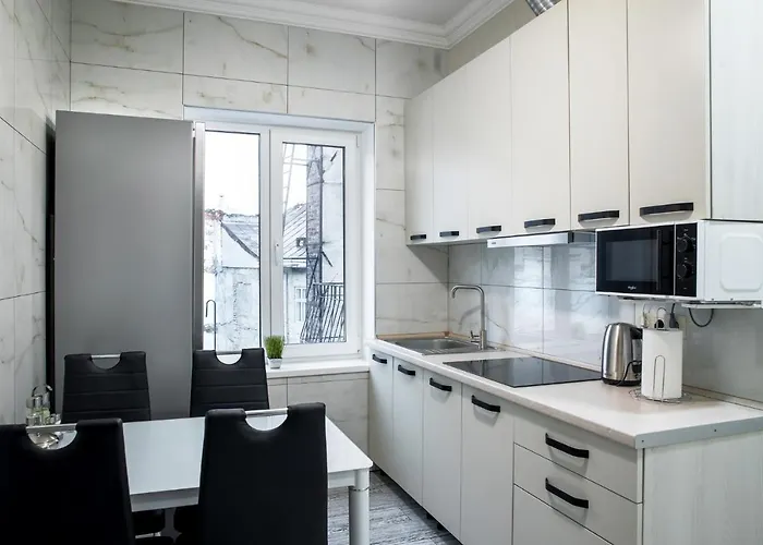 Mini Barvy Lvova On Hnatyuka St. 3*