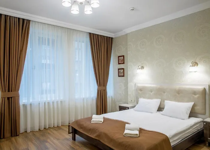 Mini Barvy Lvova On Hnatyuka St. 3*