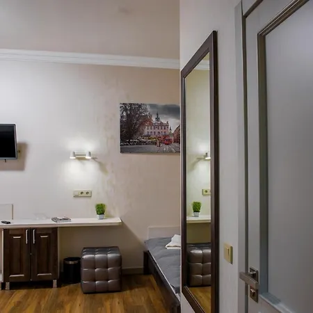 Mini Barvy Lvova On Hnatyuka St. 3*