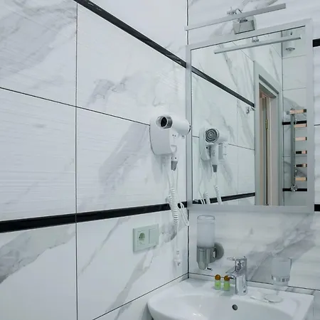 아파트호텔 Mini Barvy Lvova On Hnatyuka St. 3*