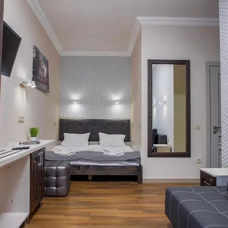 아파트호텔 Mini Barvy Lvova On Hnatyuka St. 3*