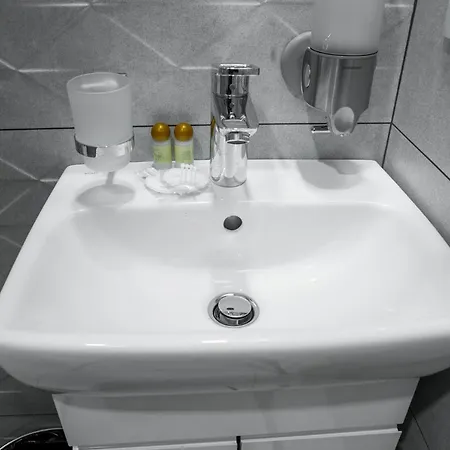 Mini Barvy Lvova On Hnatyuka St. 3* 리비프