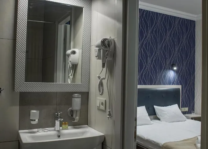 Apartahotel Mini Barvy Lvova On Hnatyuka St. Leópolis