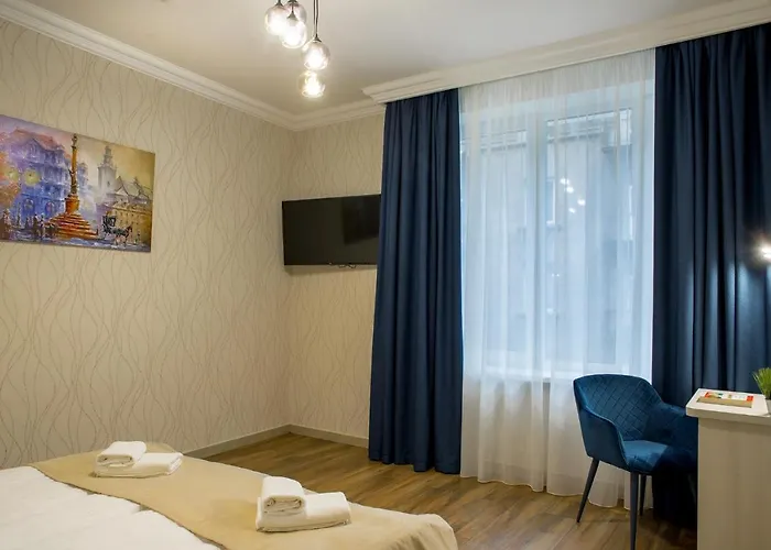 Apartahotel Mini Barvy Lvova On Hnatyuka St. 3*