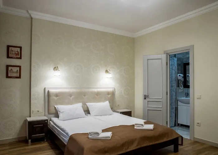 Mini Barvy Lvova On Hnatyuka St. Apartahotel 3*