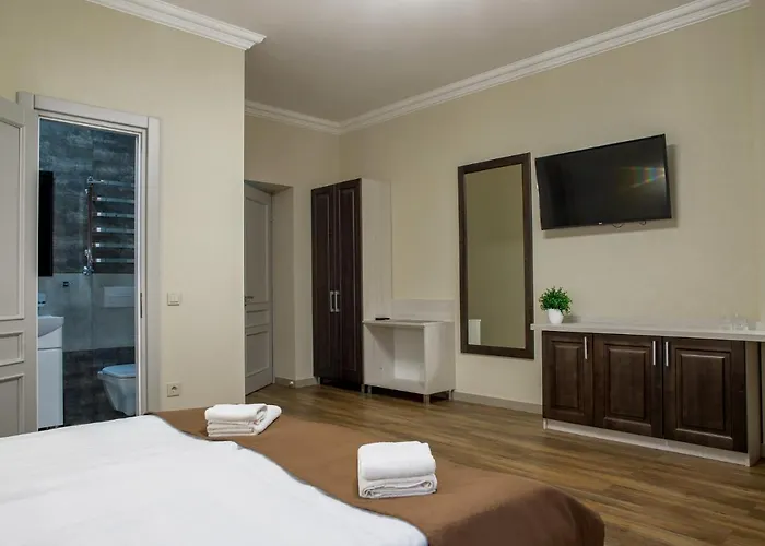 Mini Barvy Lvova On Hnatyuka St. Leópolis